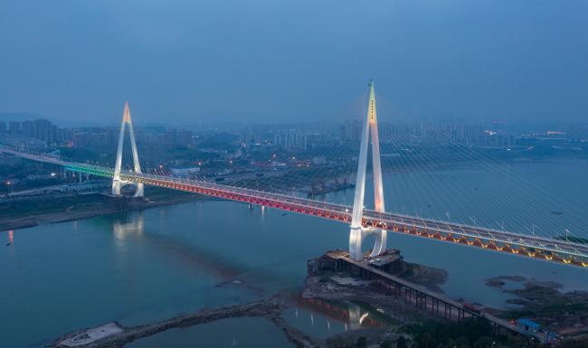 大桥主塔为重庆市主城区内最高桥塔